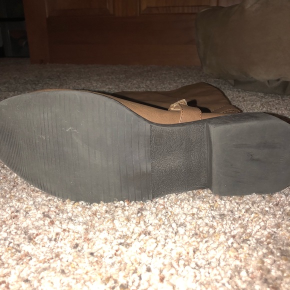 Tan tall boots - Picture 3 of 3